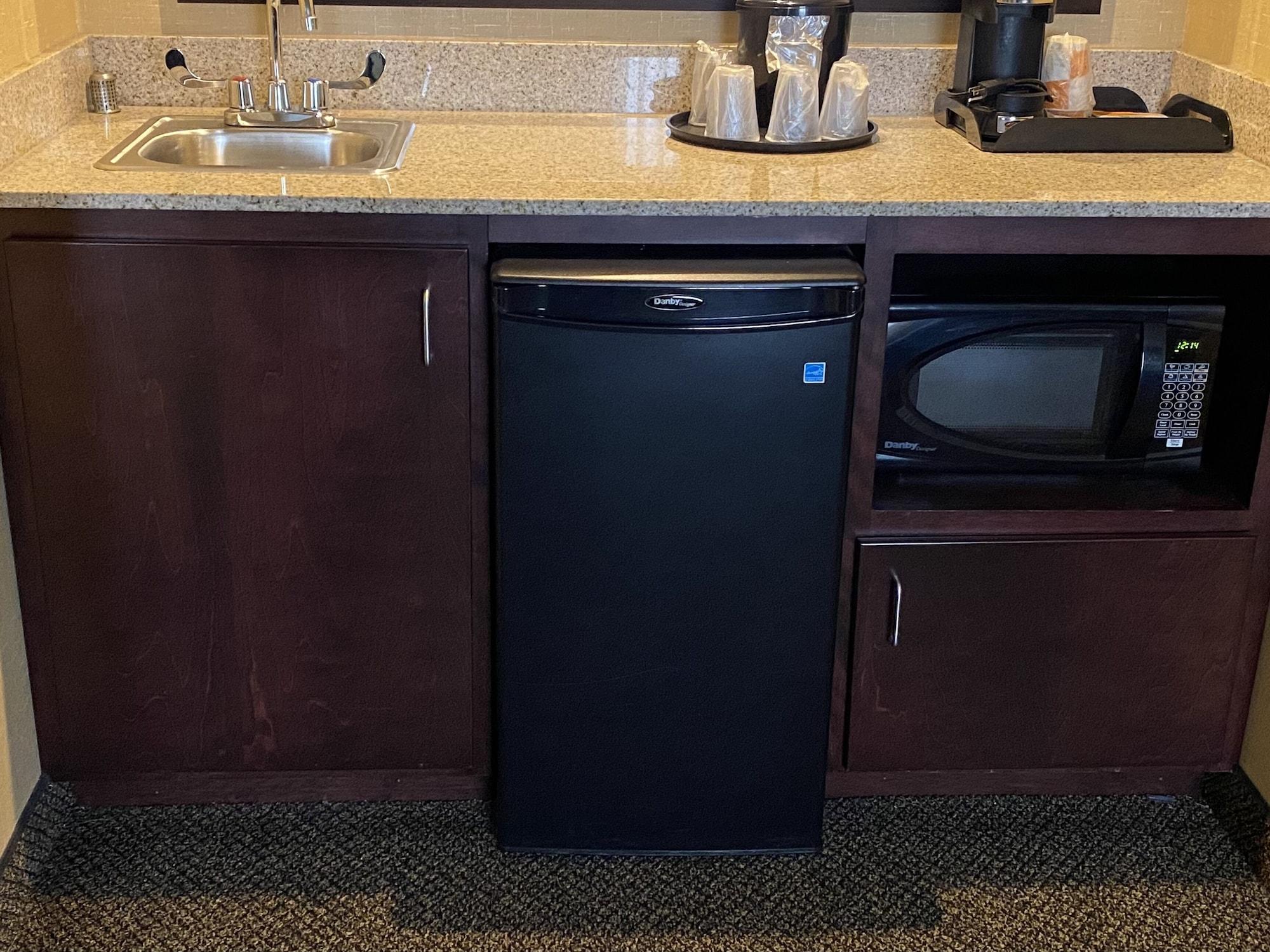 Comfort Inn & Suites Wadsworth Екстериор снимка