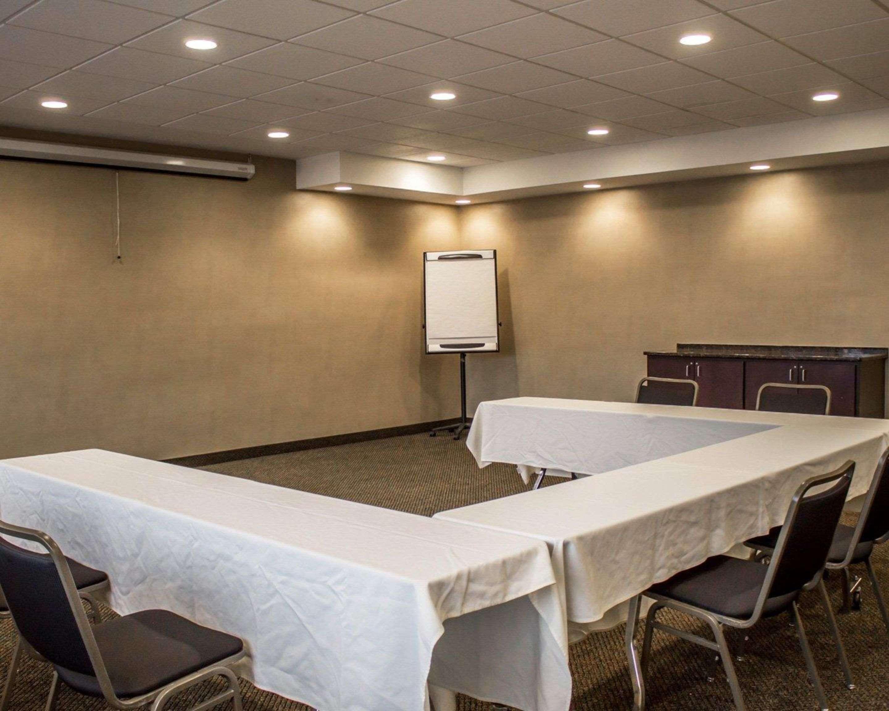 Comfort Inn & Suites Wadsworth Екстериор снимка