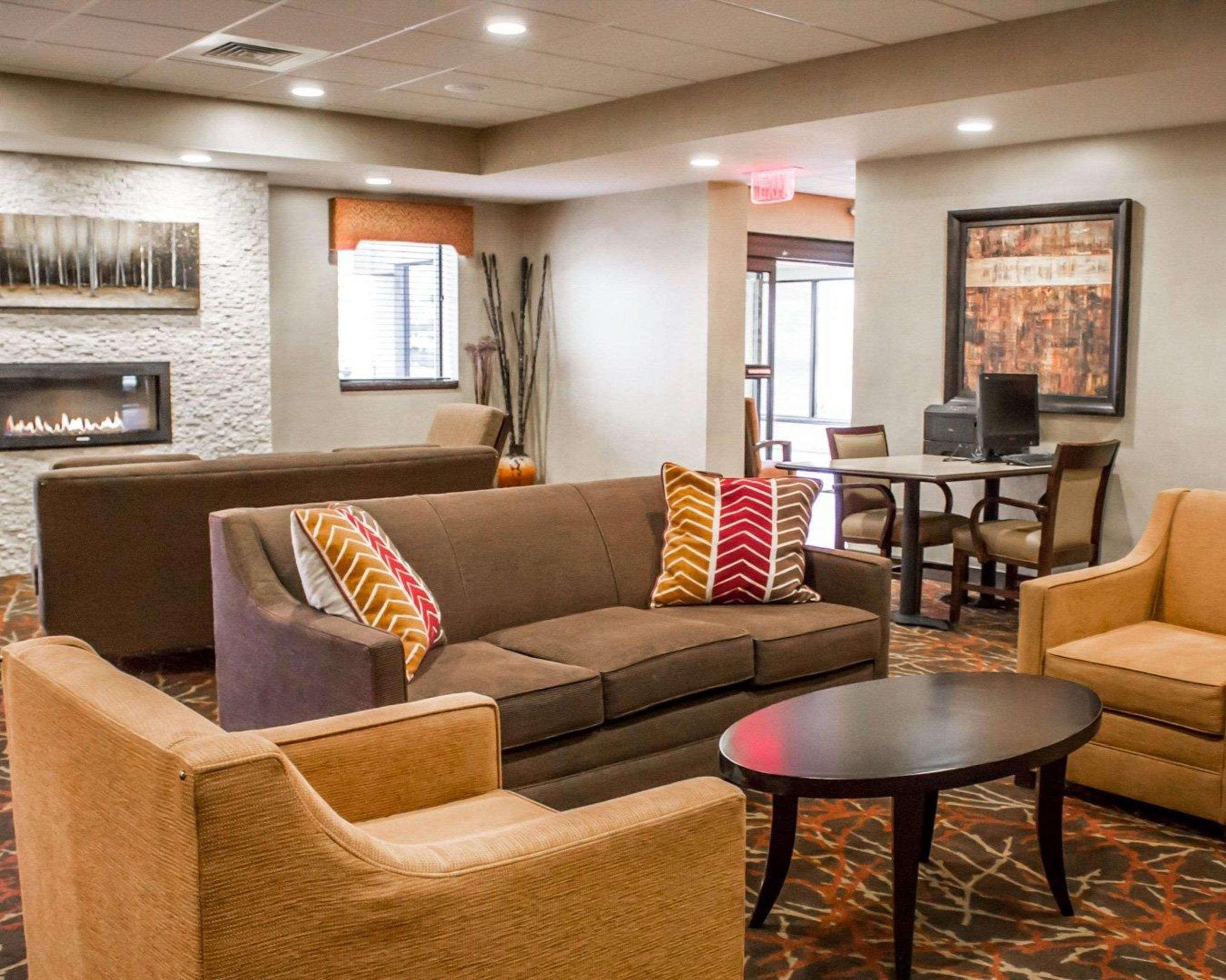 Comfort Inn & Suites Wadsworth Екстериор снимка