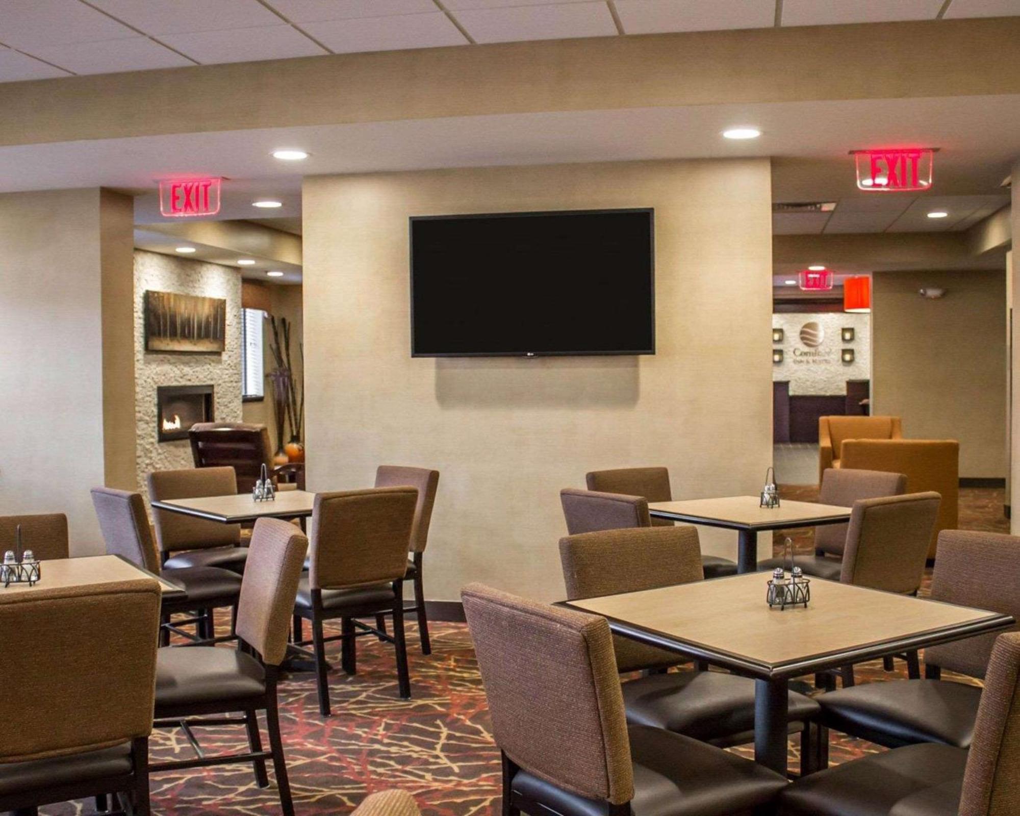 Comfort Inn & Suites Wadsworth Екстериор снимка