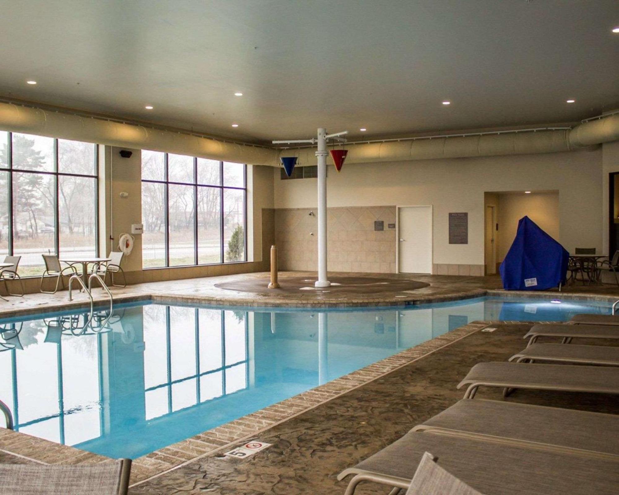 Comfort Inn & Suites Wadsworth Екстериор снимка