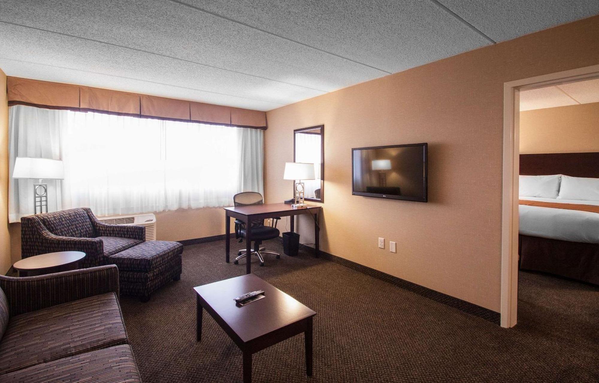 Comfort Inn & Suites Wadsworth Екстериор снимка