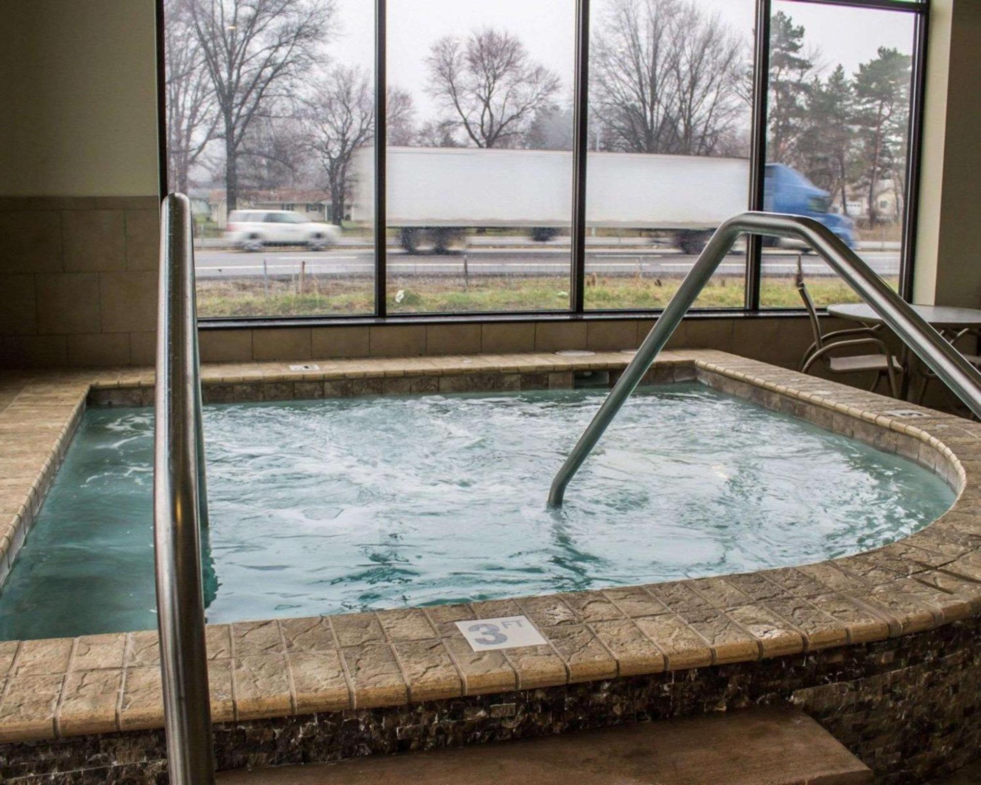 Comfort Inn & Suites Wadsworth Екстериор снимка