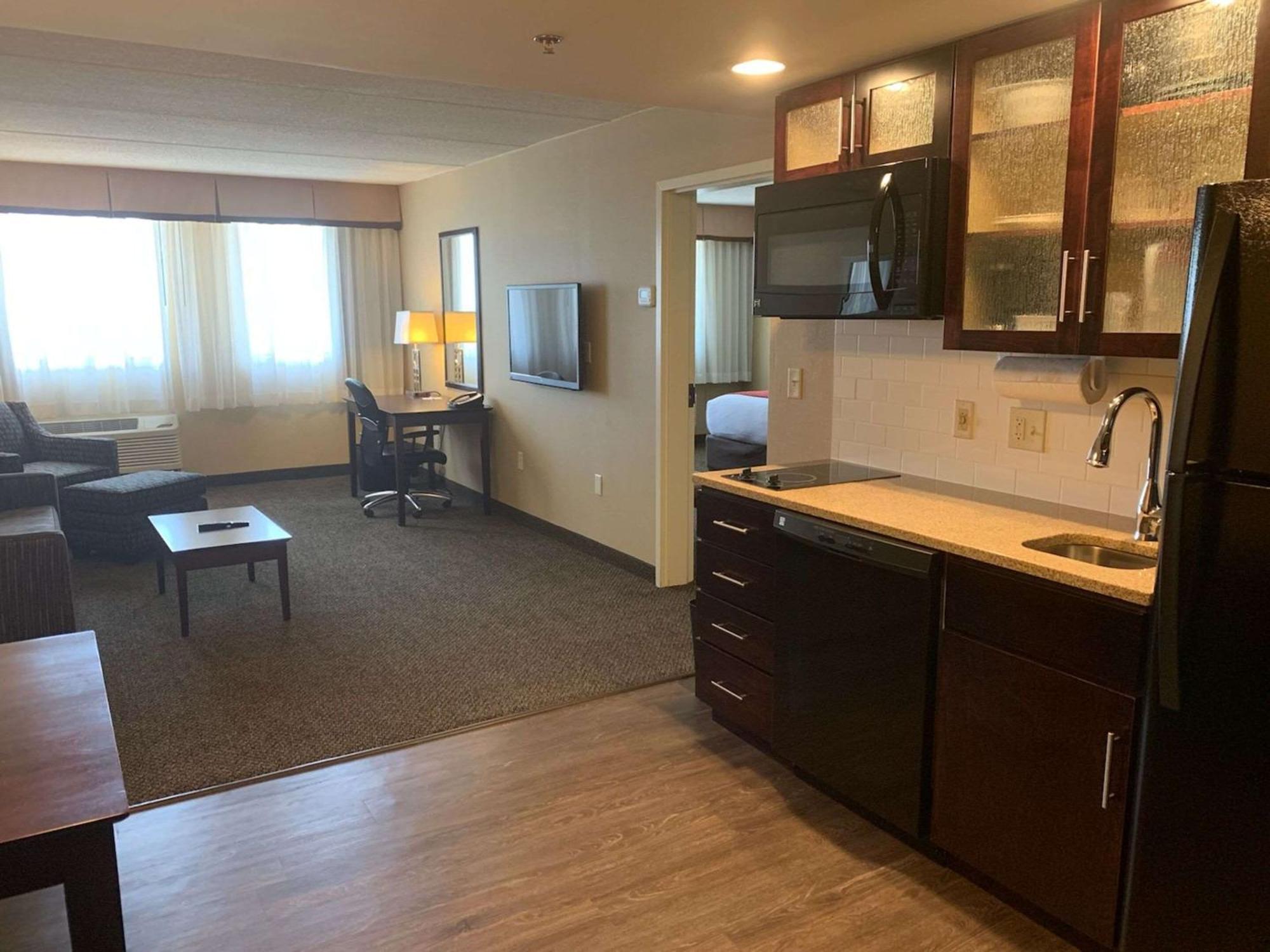 Comfort Inn & Suites Wadsworth Екстериор снимка