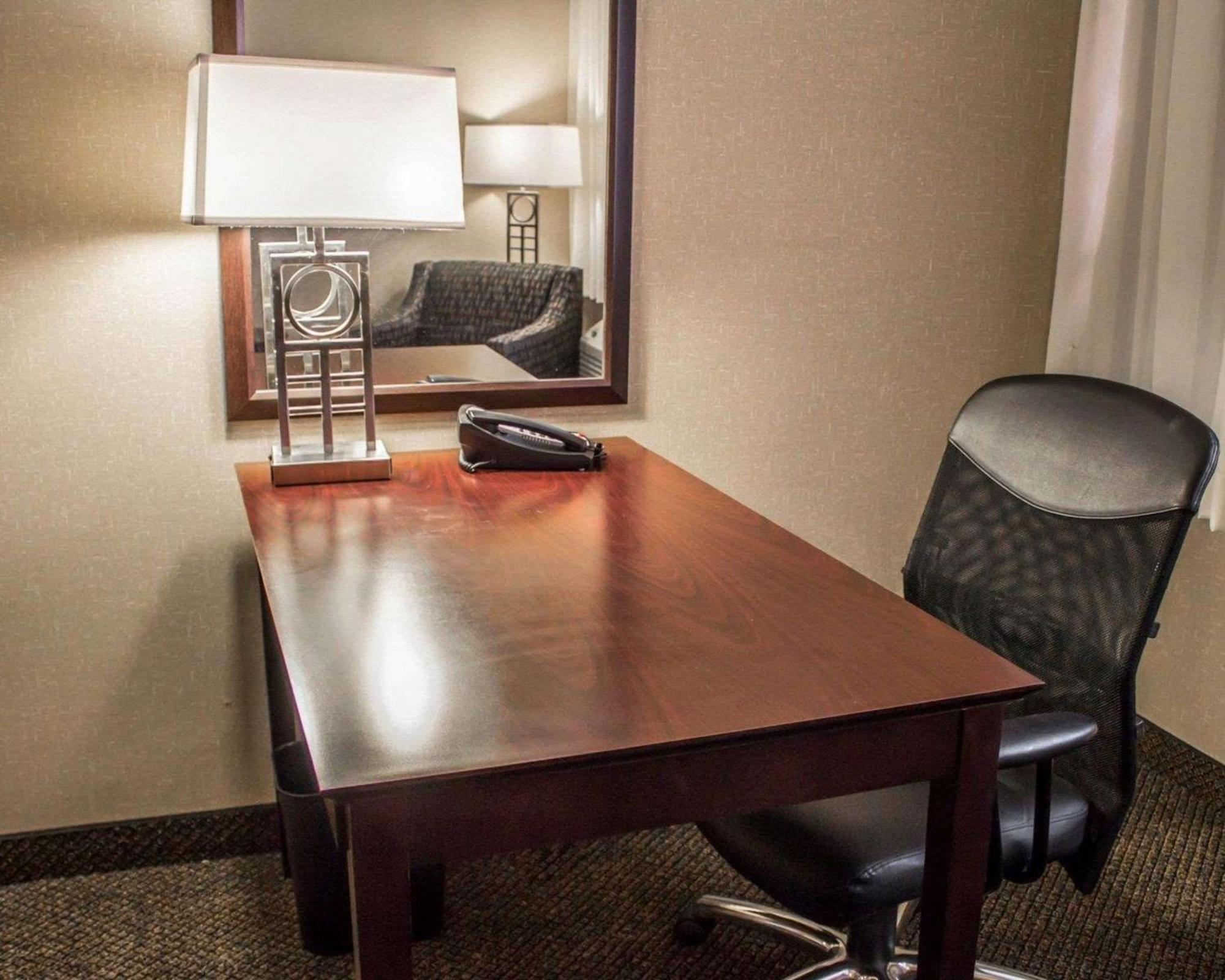 Comfort Inn & Suites Wadsworth Екстериор снимка
