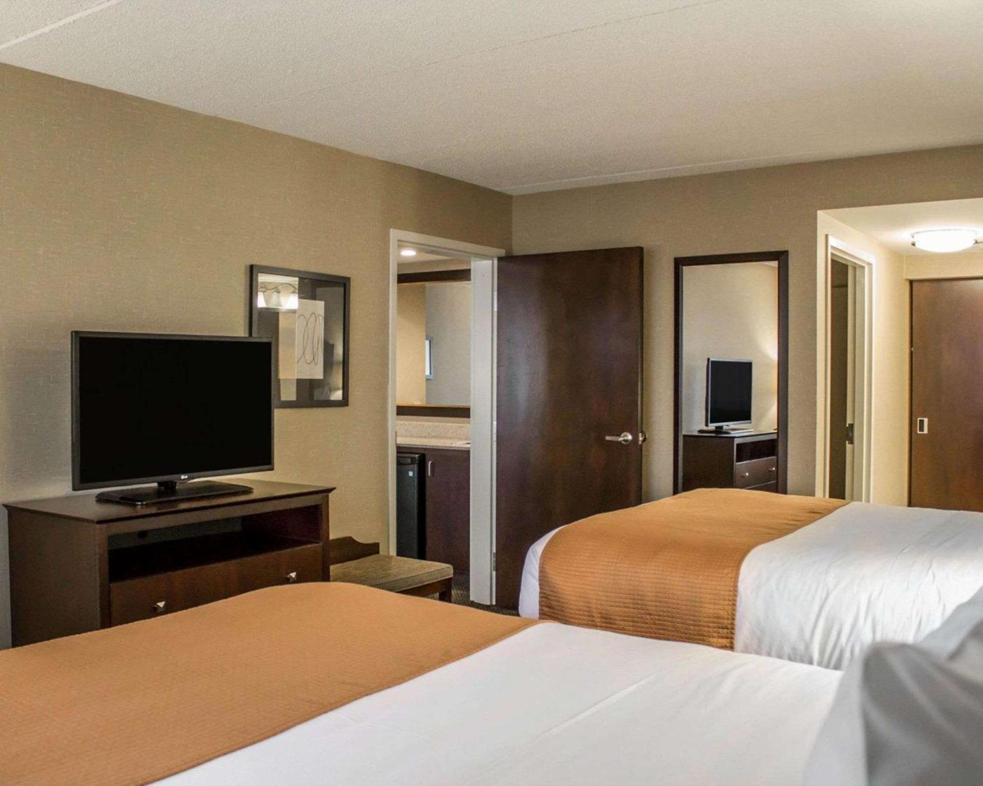 Comfort Inn & Suites Wadsworth Екстериор снимка
