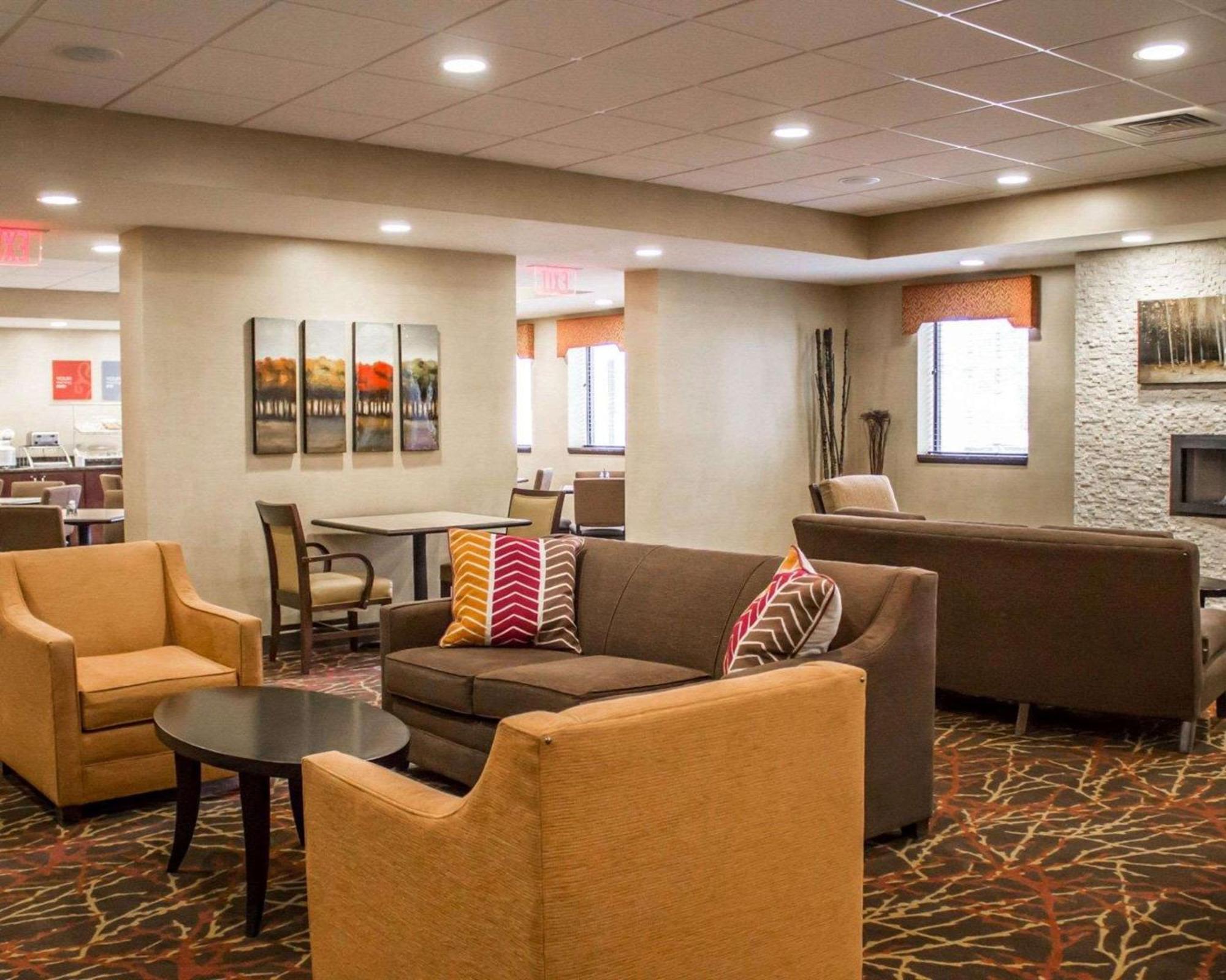 Comfort Inn & Suites Wadsworth Екстериор снимка