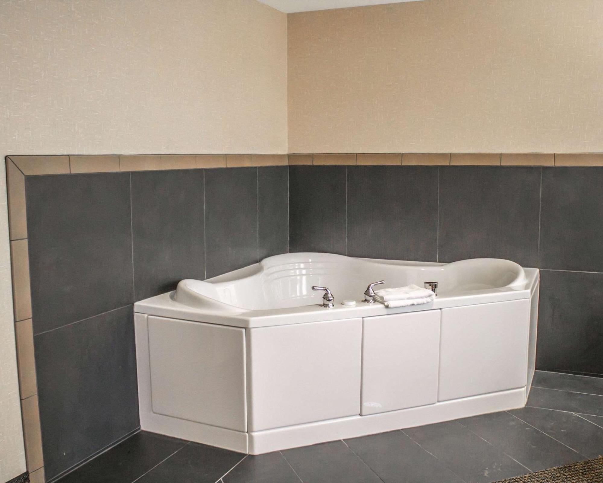 Comfort Inn & Suites Wadsworth Екстериор снимка