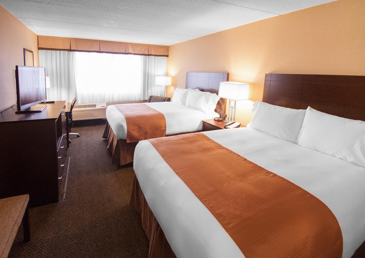Comfort Inn & Suites Wadsworth Екстериор снимка